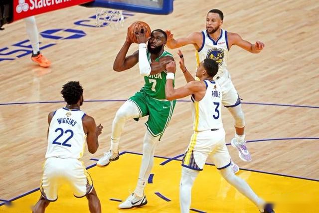 勇士一年合同签18年9号秀 上赛季场均7分